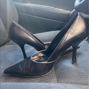 Bcbg black pumps